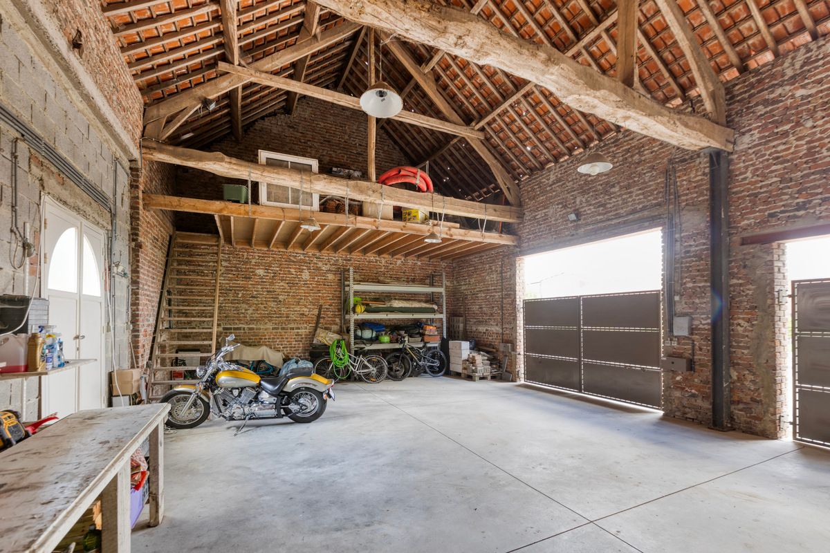 Authentieke hoevewoning met gezellige binnenkoer foto 24