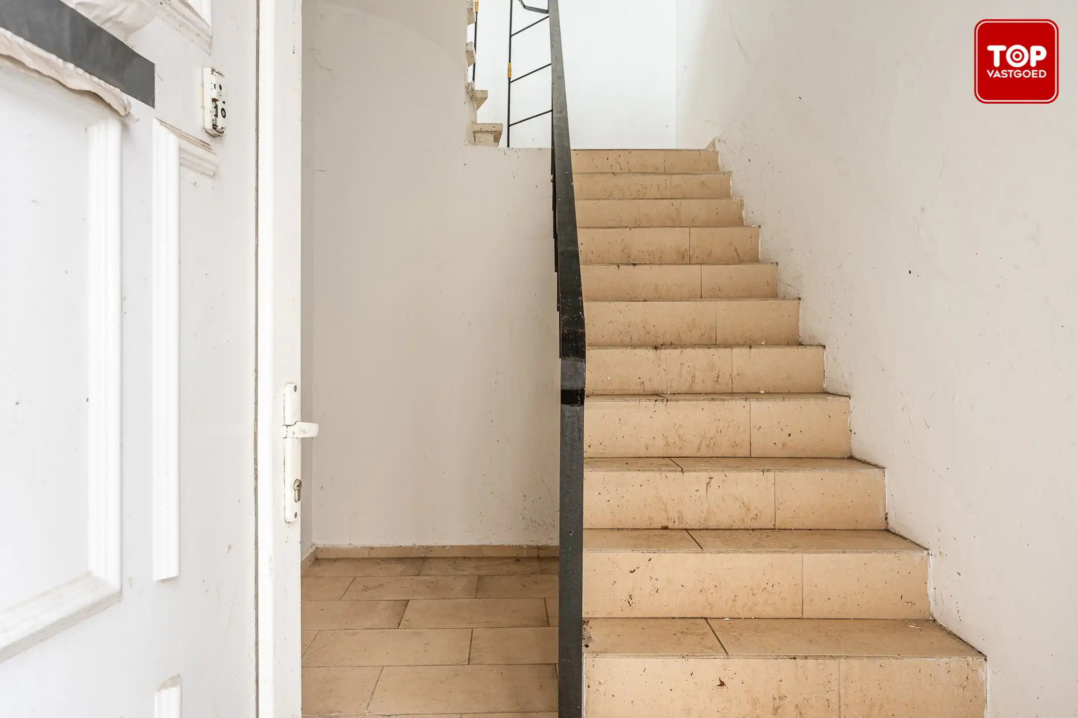 Te renoveren appartement met privé-ingang en tal van mogelijkheden. foto 3
