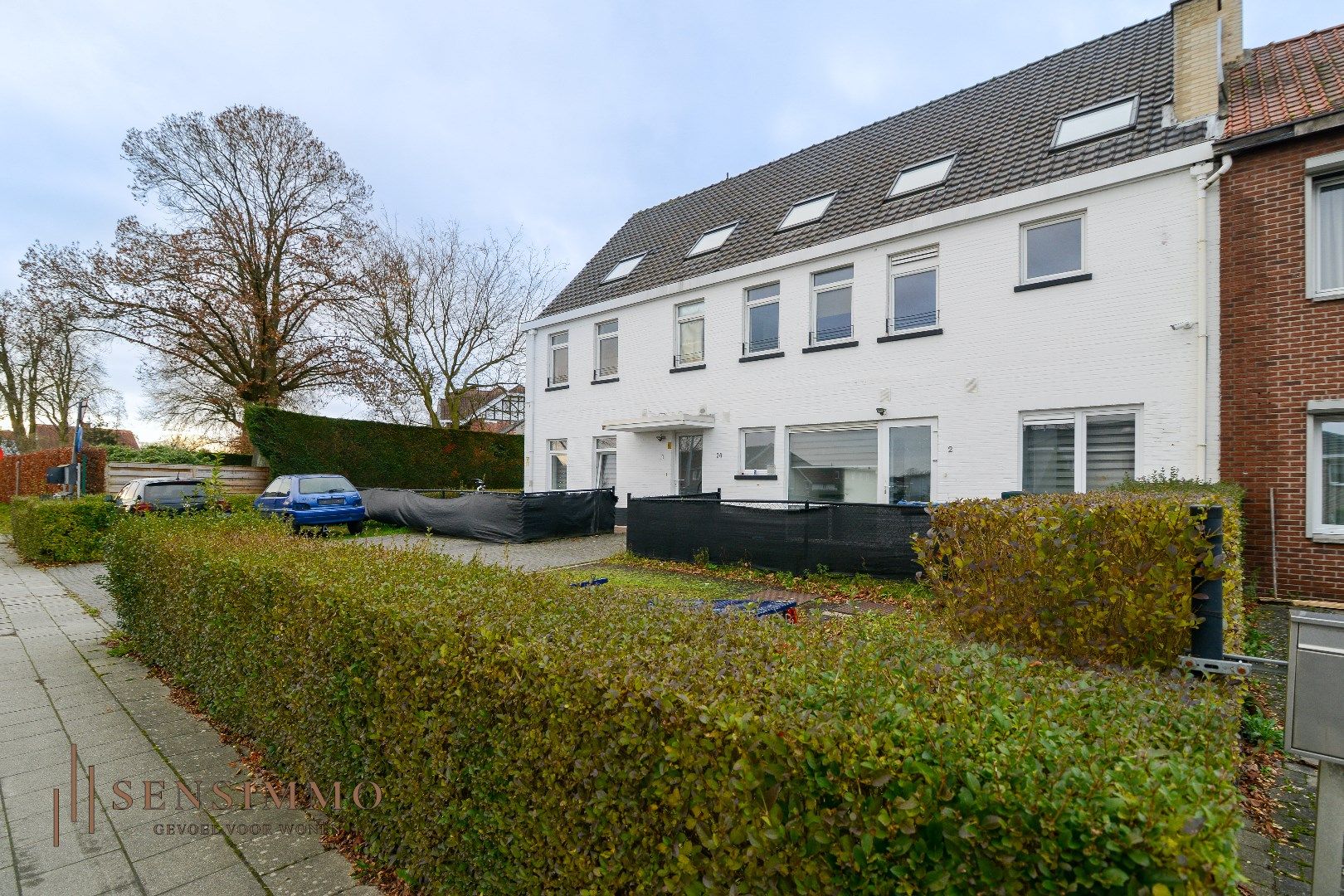 Building bestaande uit 4 appartementen en 7 kamerwoningen te Genk foto 2