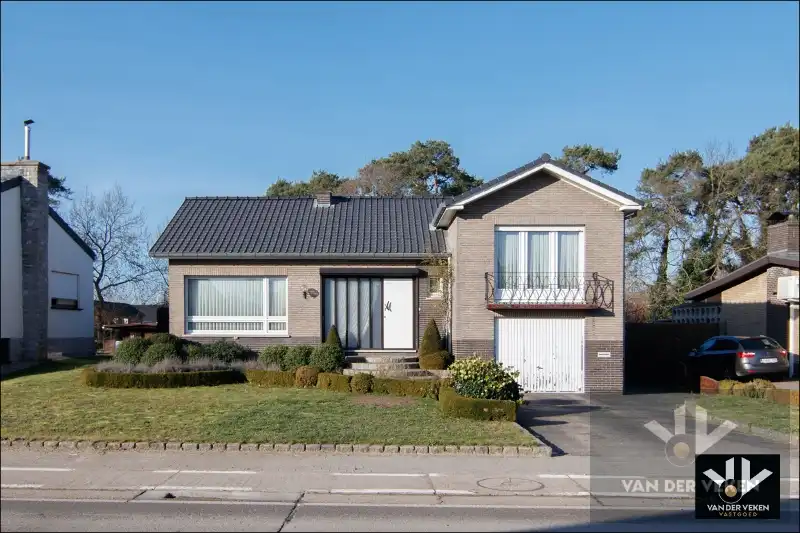 Hoofdfoto van de publicatie: SPLIT-LEVEL WONING OP PERCEEL VAN 07a80ca ZEER GOEDE BEREIKBAARHEID