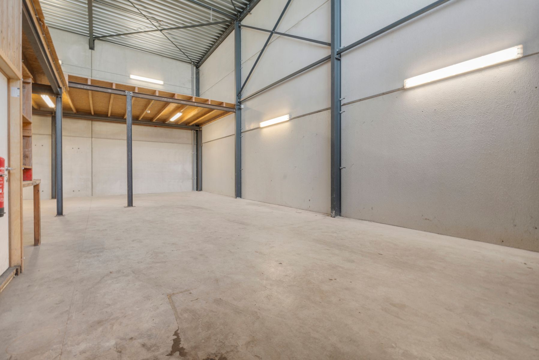 Industrieel gebouw te huur in Oostende foto 4