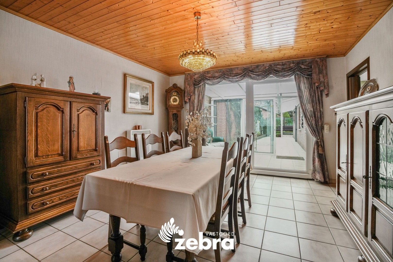 Ruime gezinswoning met 4 slaapkamers, tuin en garage in hartje Tielt foto 5