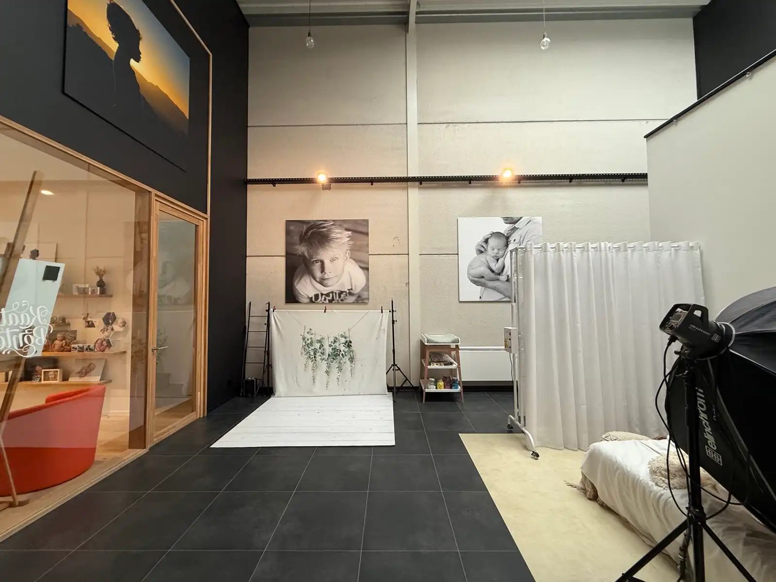 Perfect afgewerkt industriepand met kantoor en loods foto 25