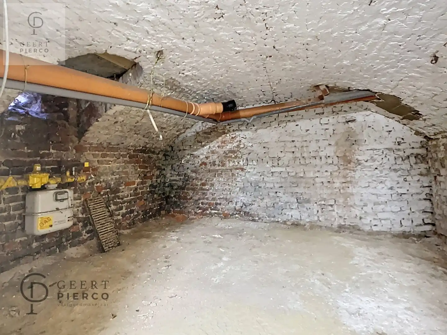 Handelruimte te midden van het commerciële stadscentrum. foto 12