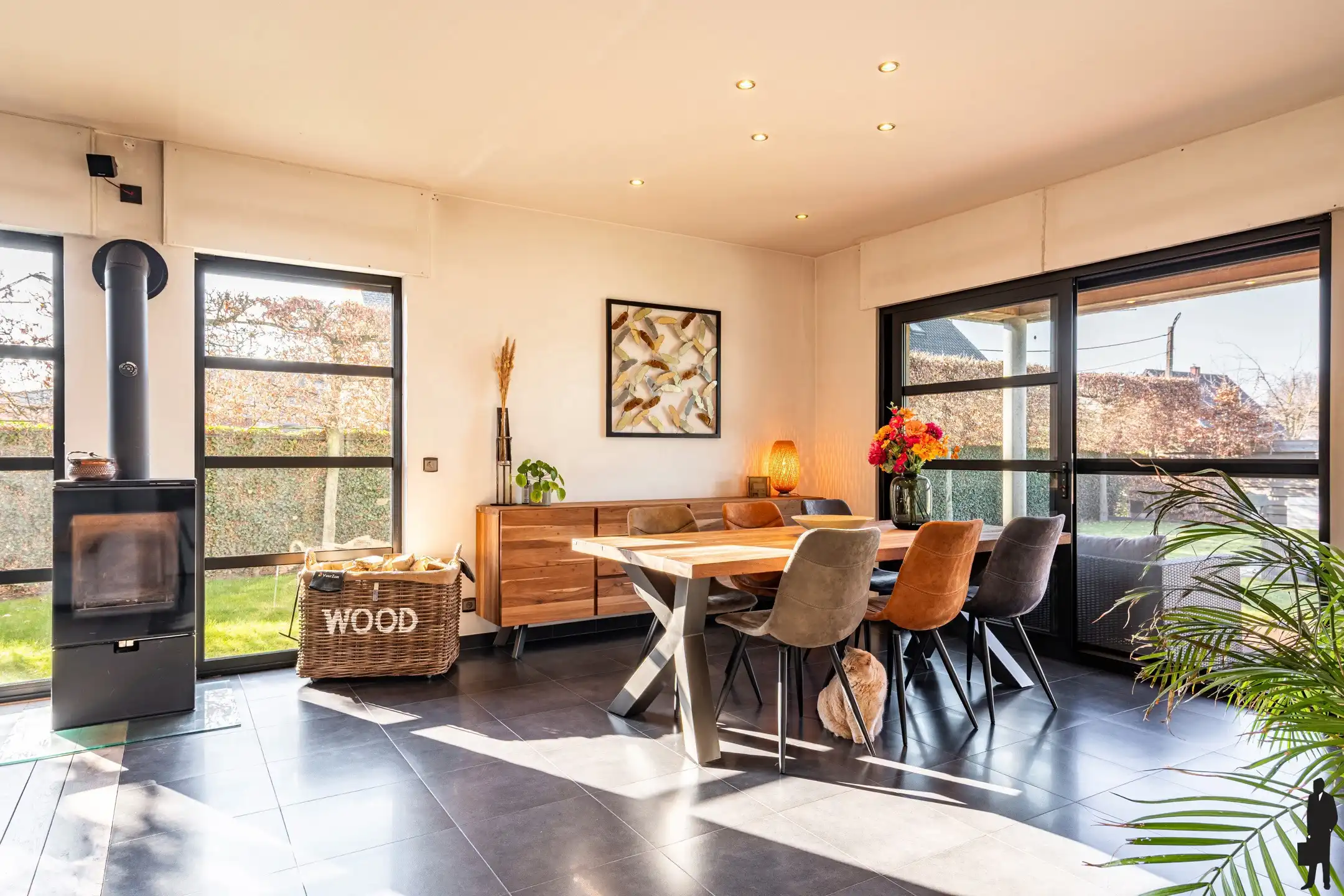 Hoogwaardig afgewerkte, ruime, recente woning met 5 slpk. foto 5