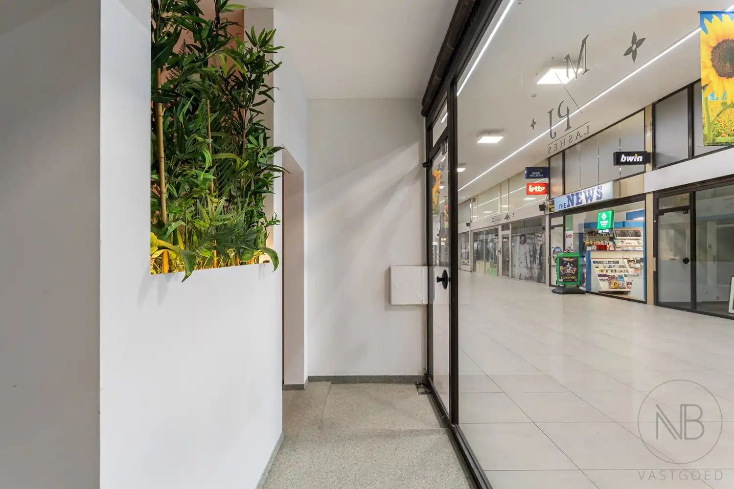 Instapklare handelsruimte te koop in Shopping 3 – Genk foto 11