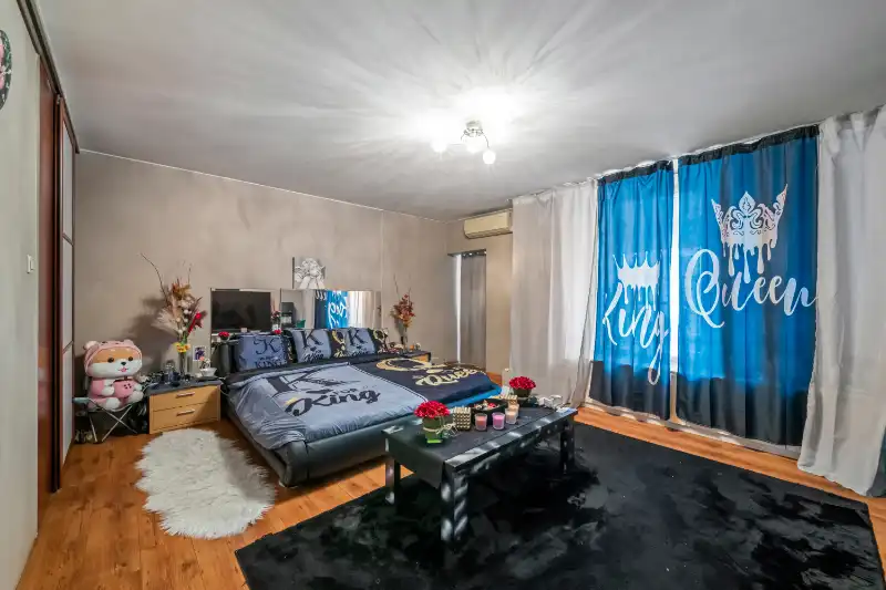 Roeselare-stadskern. Polyvalente BURGERWONING / HANDELSHUIS in 2 delen :  exclusief commercieel pand gelijkvloers met tuin en uniek triplex appartement met 2-3 slaapkamers. Verhuurd met mooi rendement ! foto 10