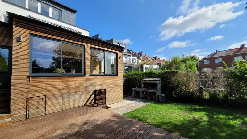 GELIJKVLOERSAPPARTEMENT MET TUIN EN GARAGE IN KONINGSLO foto 21