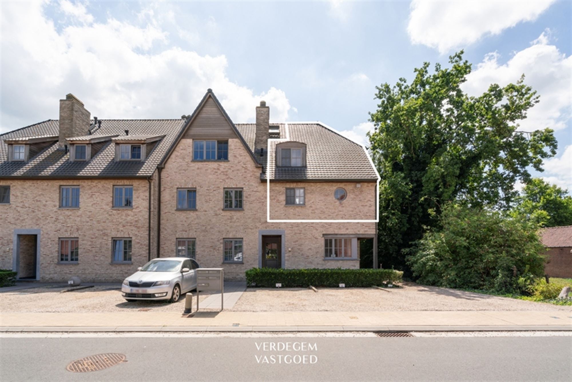Prachtig duplexappartement met groot terras, 2 slaapkamers en carport foto {{pictureIndex}}