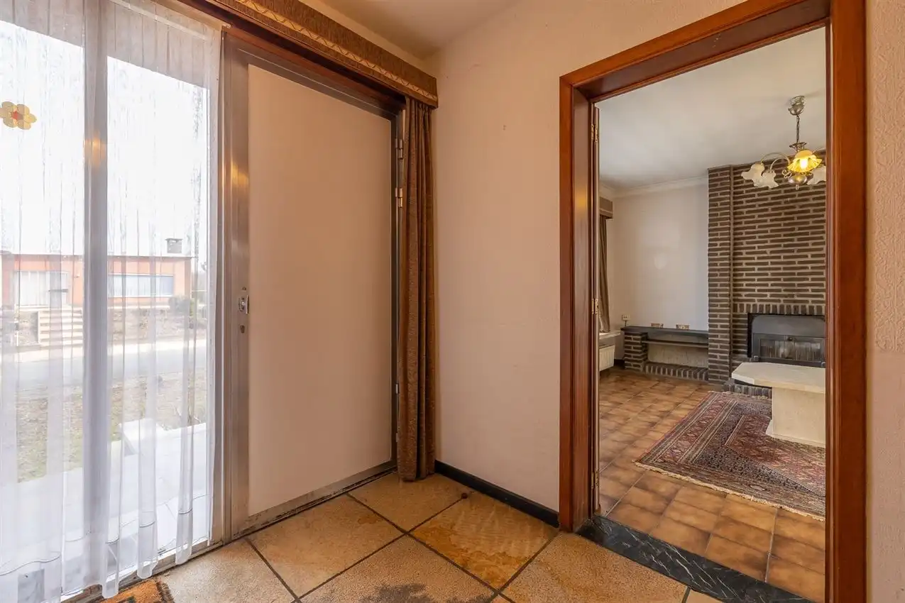 Te renoveren splitlevel woning in doodlopende straat foto 5