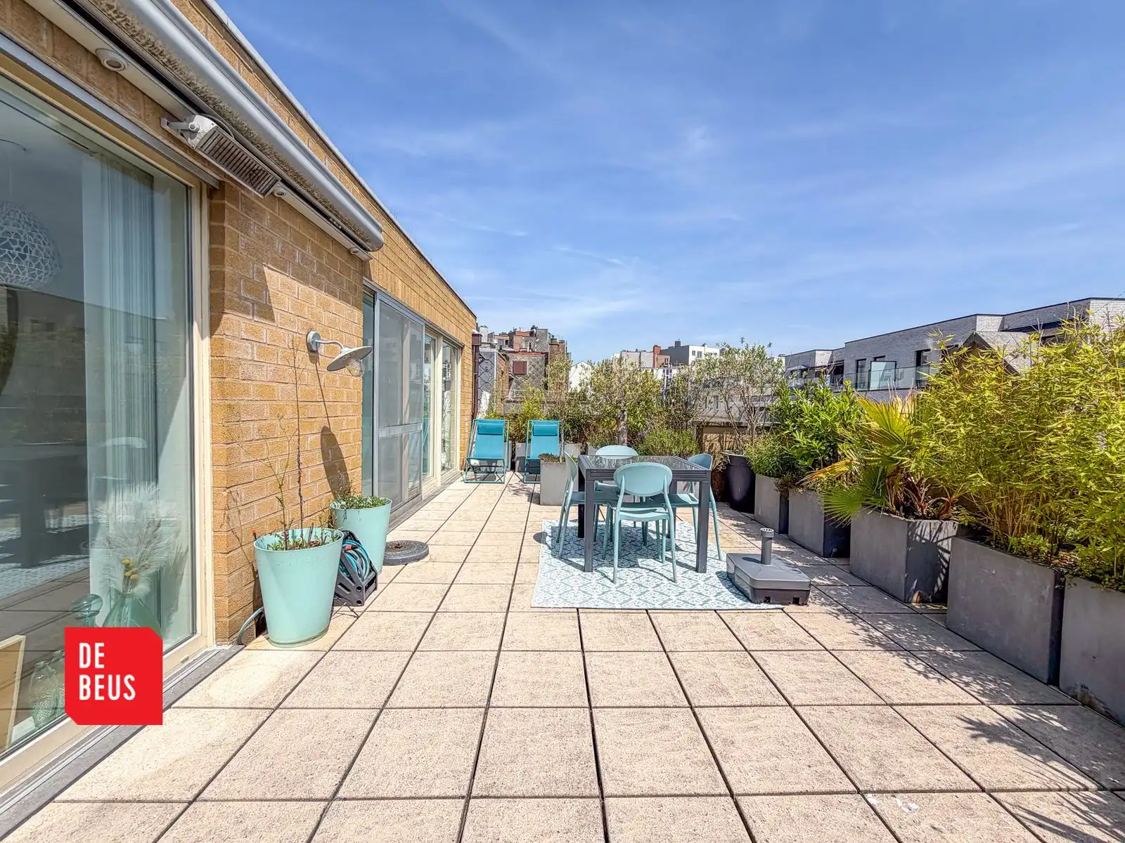 Uniek penthouse appartement met 2 splk en fantastische leefterrassen nabij zee foto {{pictureIndex}}