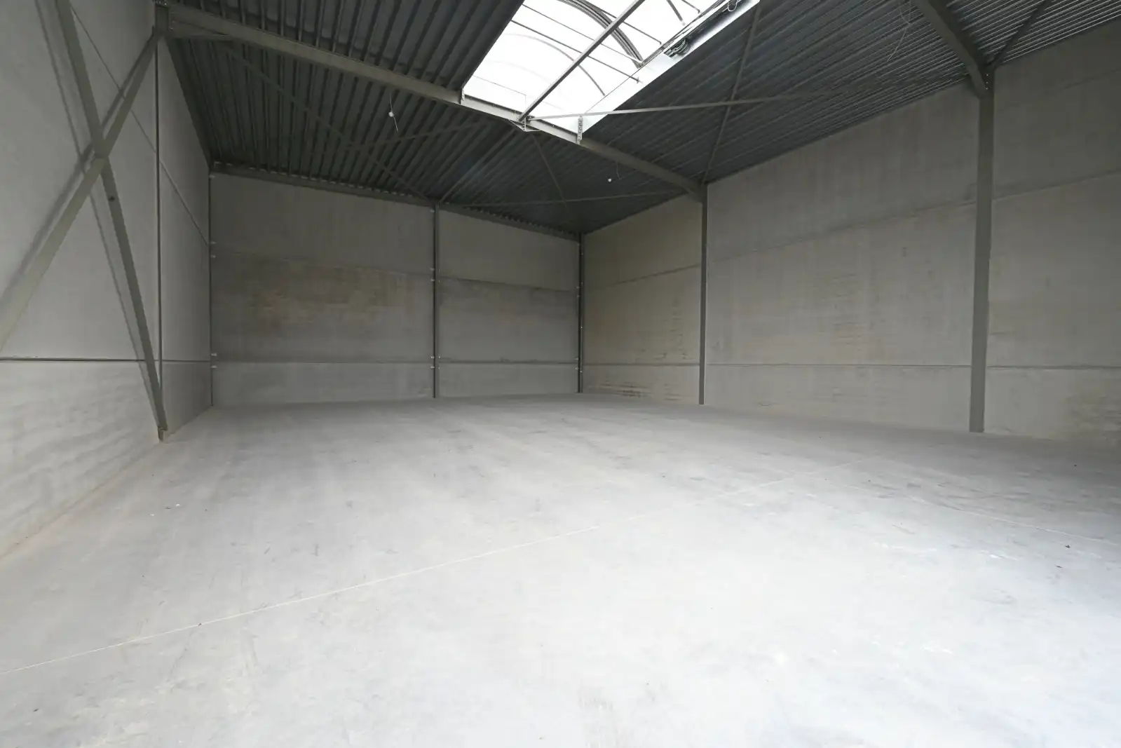Nieuwbouw loods van 211 m2 op uitstekende locatie foto 2