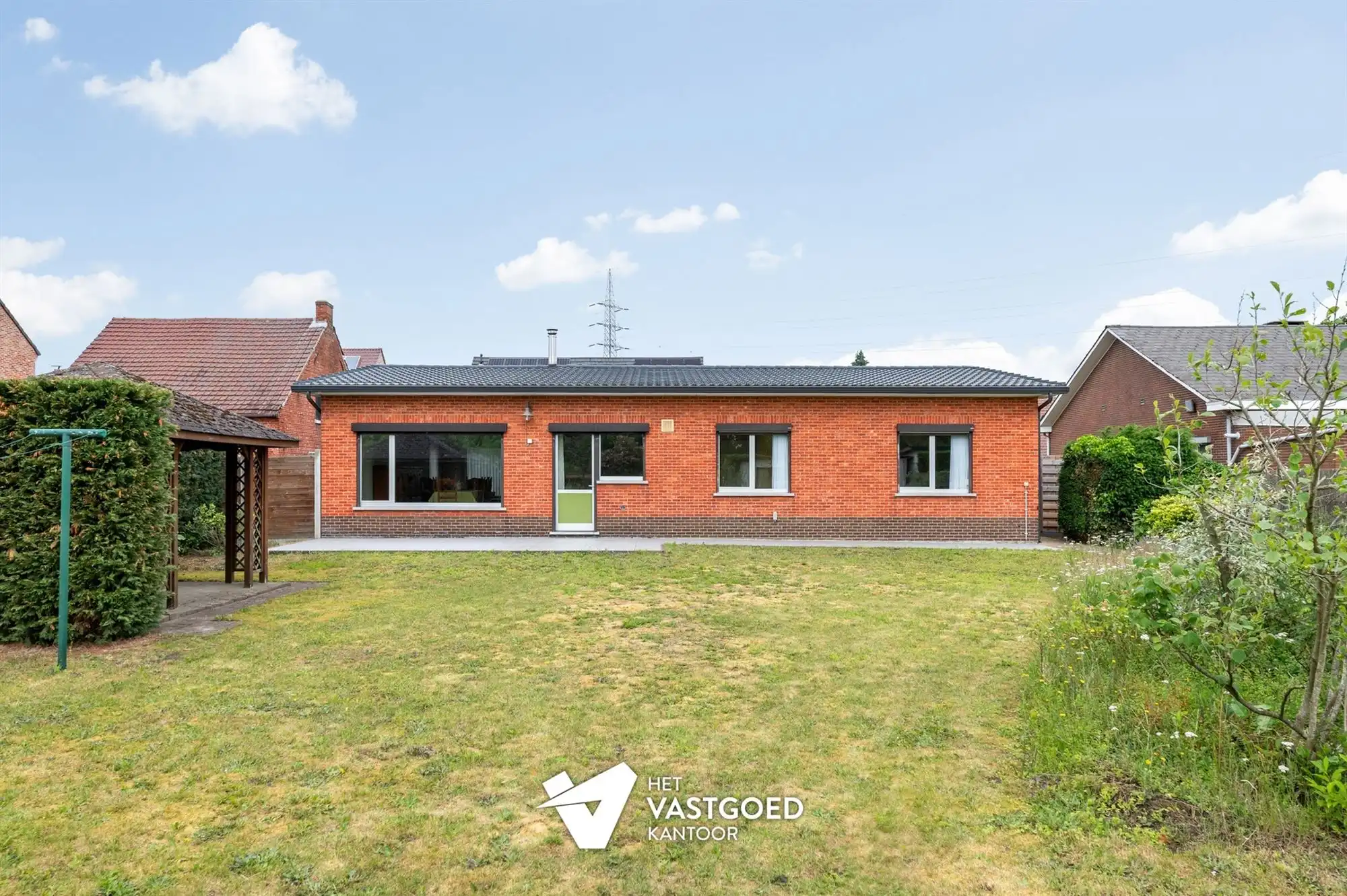 INSTAPKLARE, GELIIJKVLOERSE WONING OP TOP-LIGGING TEGEN NATUURGEBIED IN DOODLOPENDE STRAAT foto 21