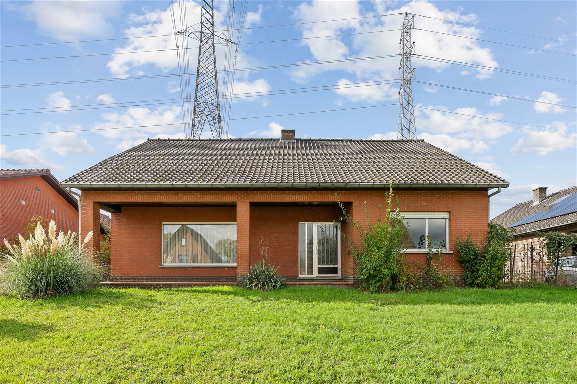 Hoofdfoto van de publicatie: RUIME WONING OP EEN PERCEEL VAN 930M2!