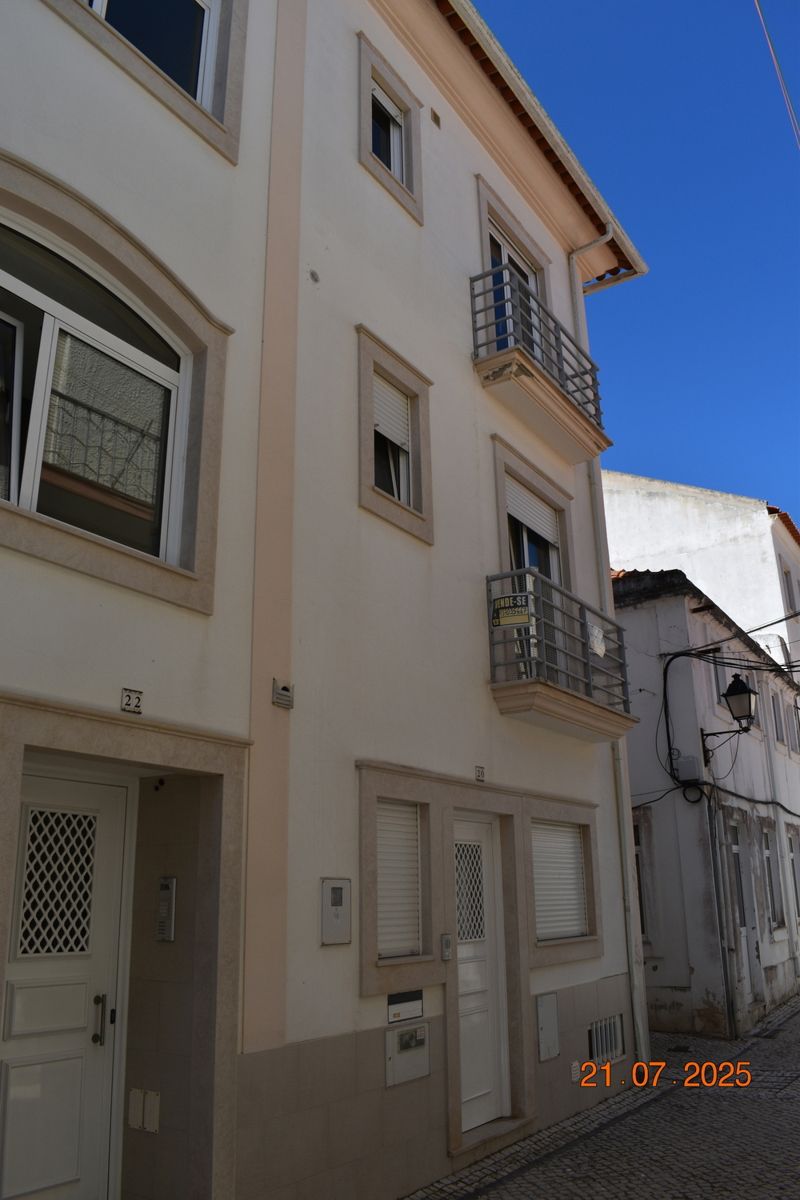 Charmante Duplex met 3 Slaapkamers in het Hart van Nazaré – Slechts 50m van het Strand!  foto {{pictureIndex}}