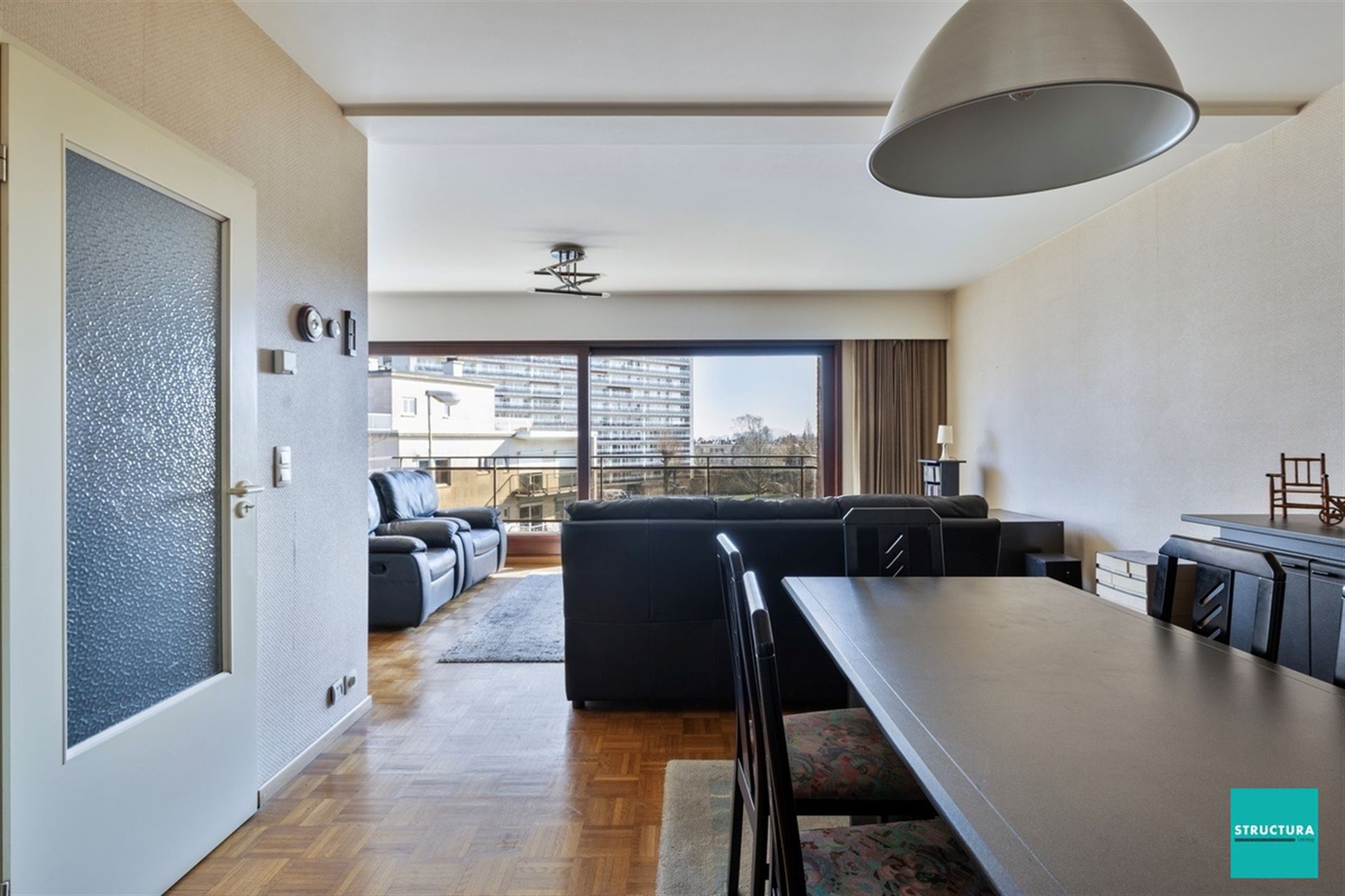 Ruim 2-slaapkamerappartement te Laken

. foto 3