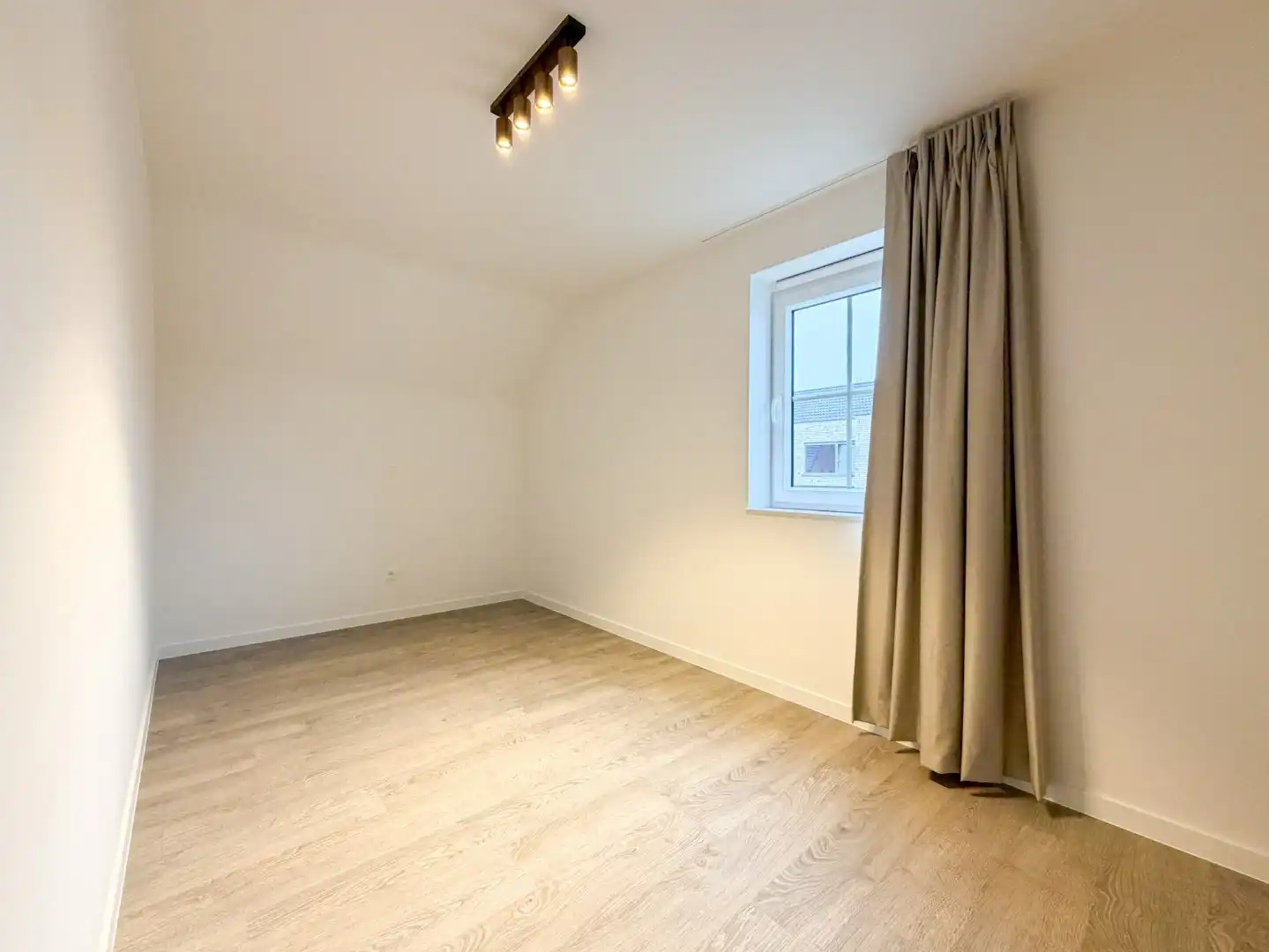 Prachtige instapklare nieuwbouwwoning, energiezuinig, Torhout. foto 13