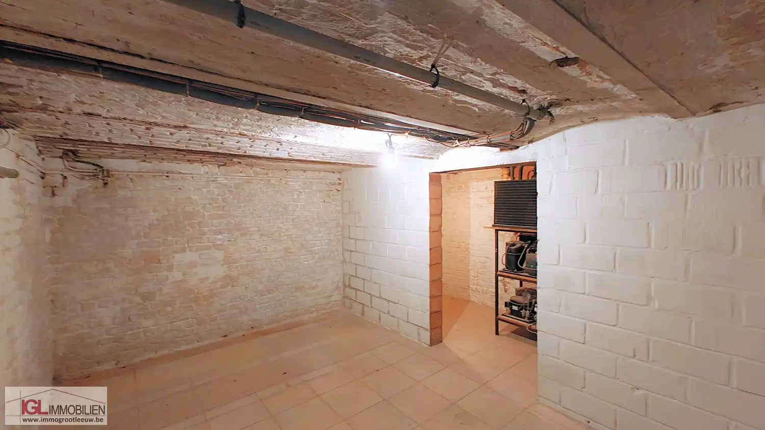 Handelspand op topliging met optimale zichtbaarheid langsheen Bergensesteenweg met veel parking en twee woongelegenheden! foto 30