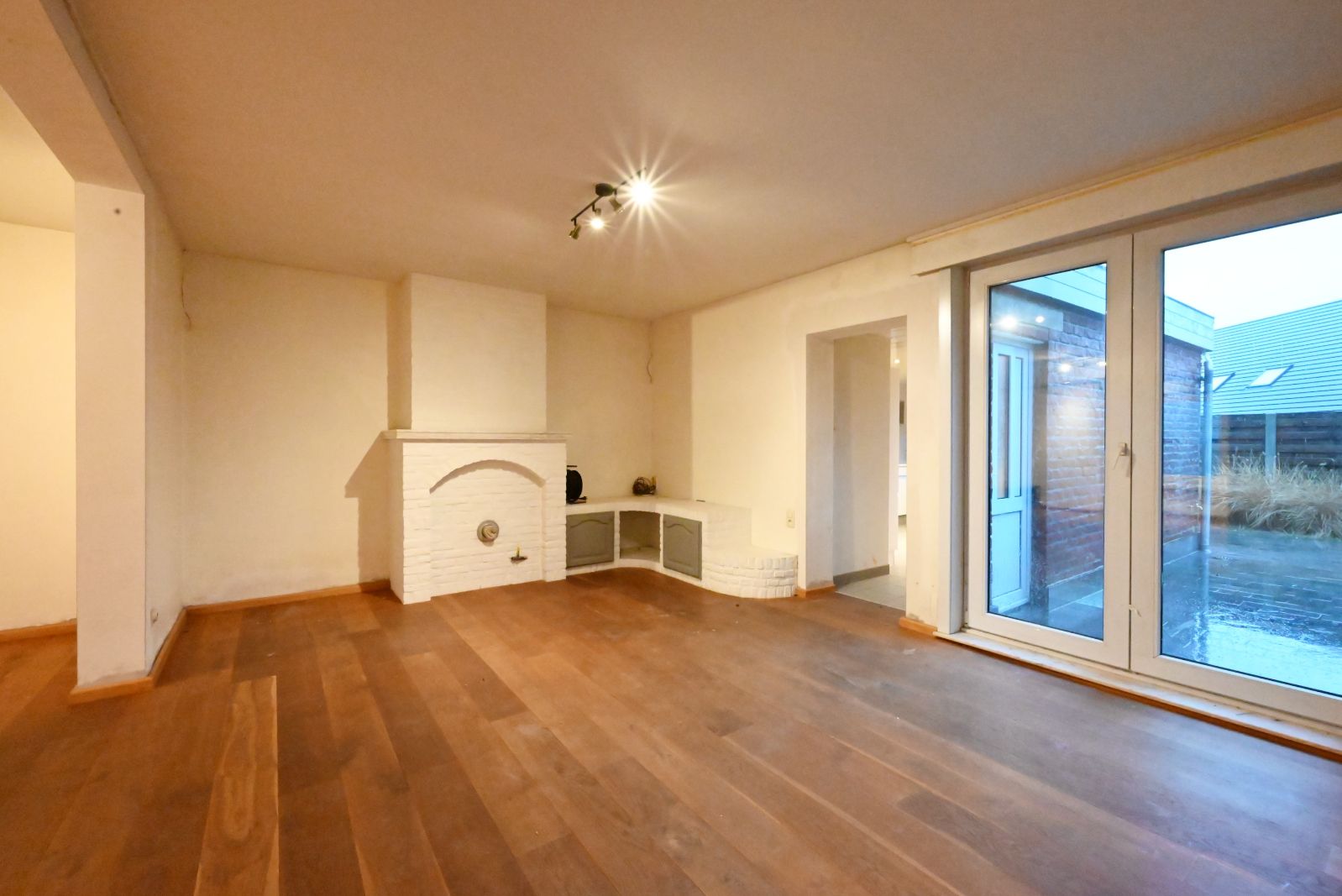 Ruime gezinswoning met 4 slaapkamers in het hartje van Staden! foto 2