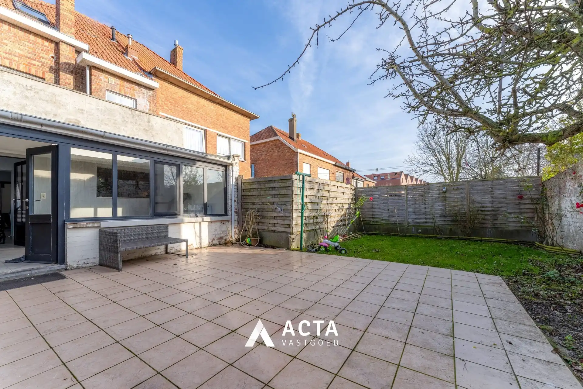 Halfopen bebouwing met vier slaapkamers in Mariakerke foto 2