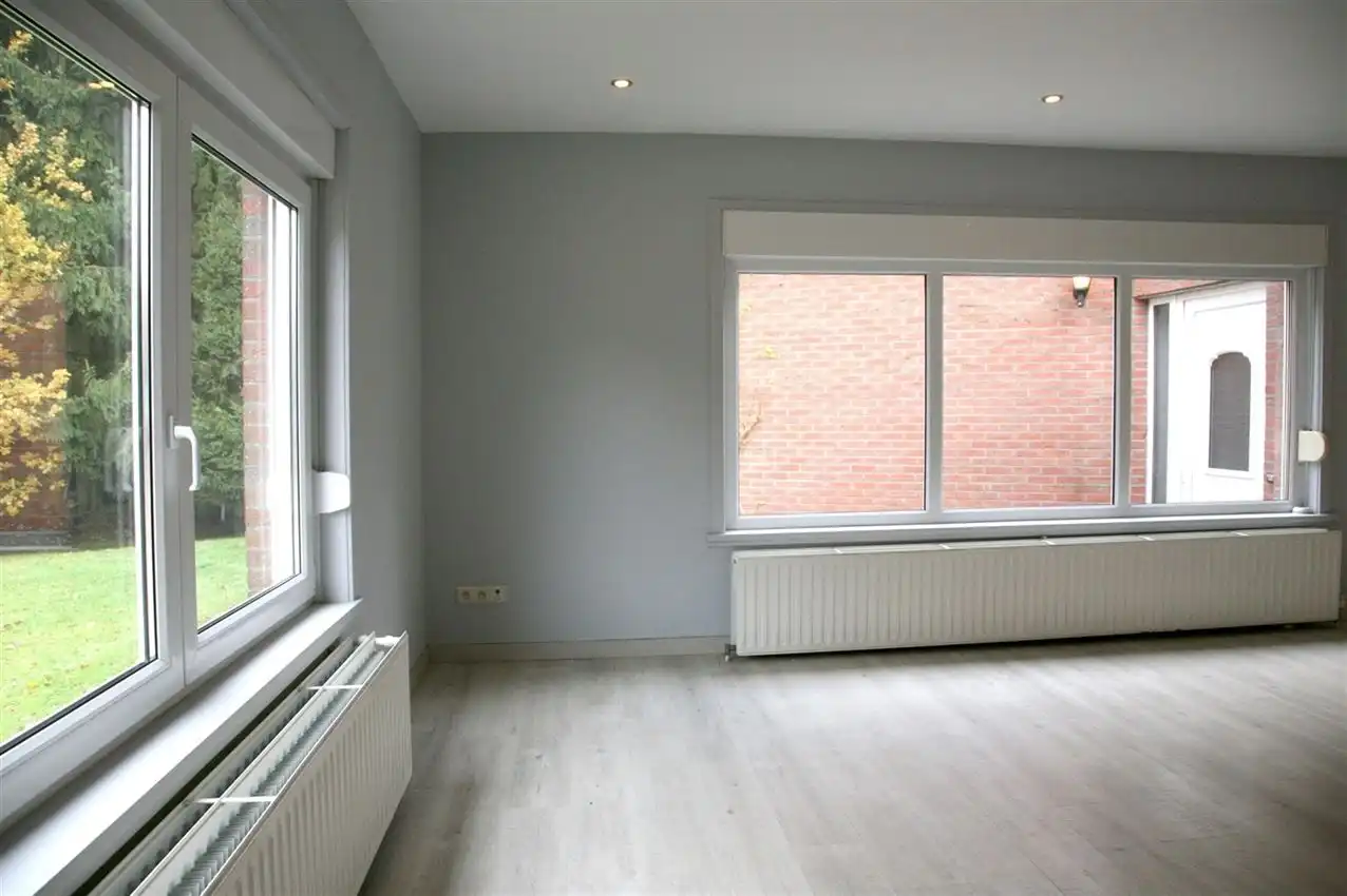 Zeer rustig gelegen gelijkvloerse woning met 3 slpk. foto 8