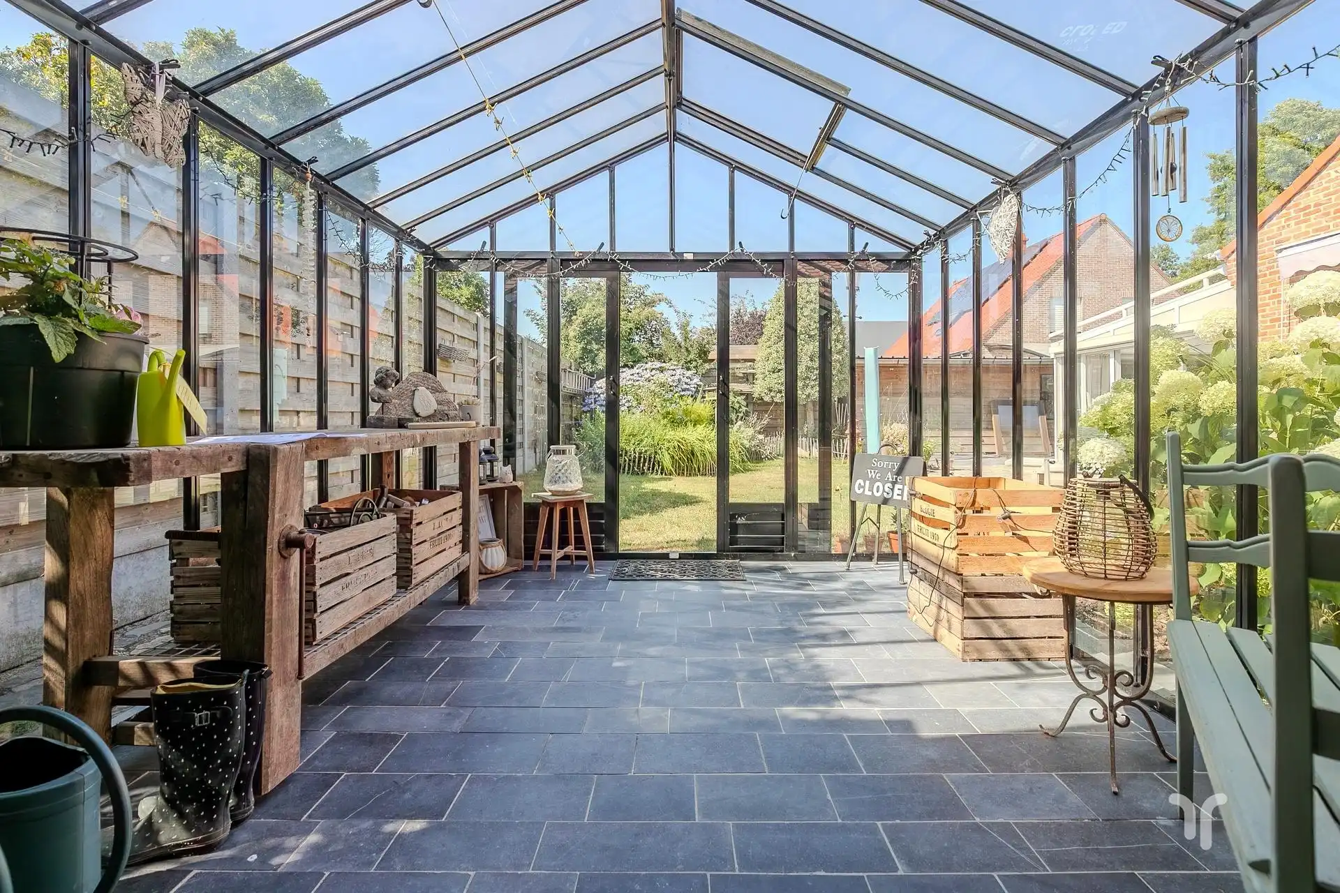 Zeer verzorgde, instapklare, volledig gerenoveerde open bebouwing met 5 slaapkamers. foto 9