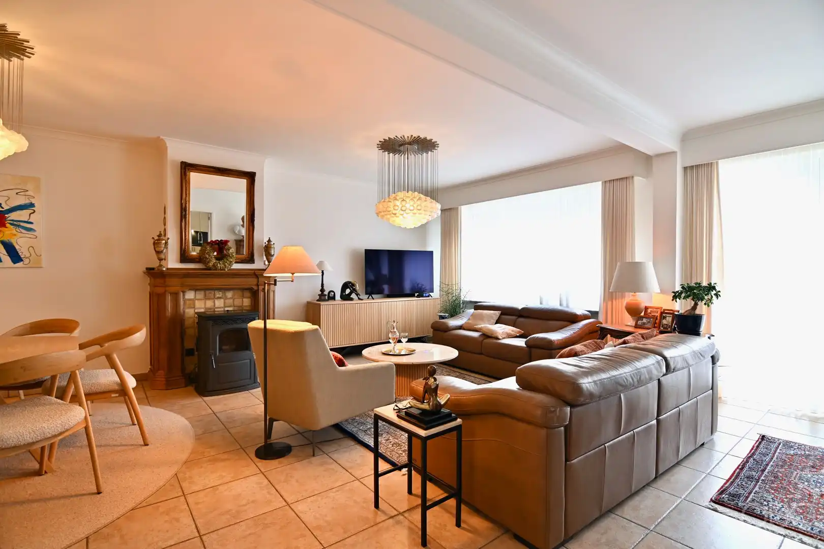 Ruim en luxueus afgewerkt 3-slaapkamerappartement (155 m²) met privé-inkom, kelder en garage in Heers foto 11