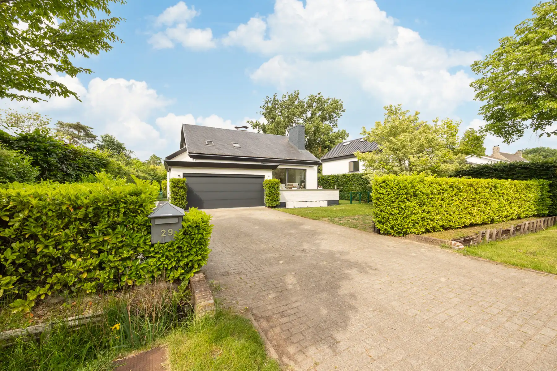 Split-level woning op ca. 1103 m² in een rustige woonwijk foto 24