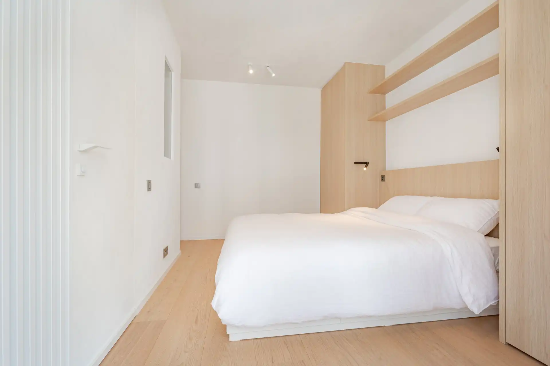 Prachtig gerenoveerd appartement in villaresidentie te Duinbergen foto 26