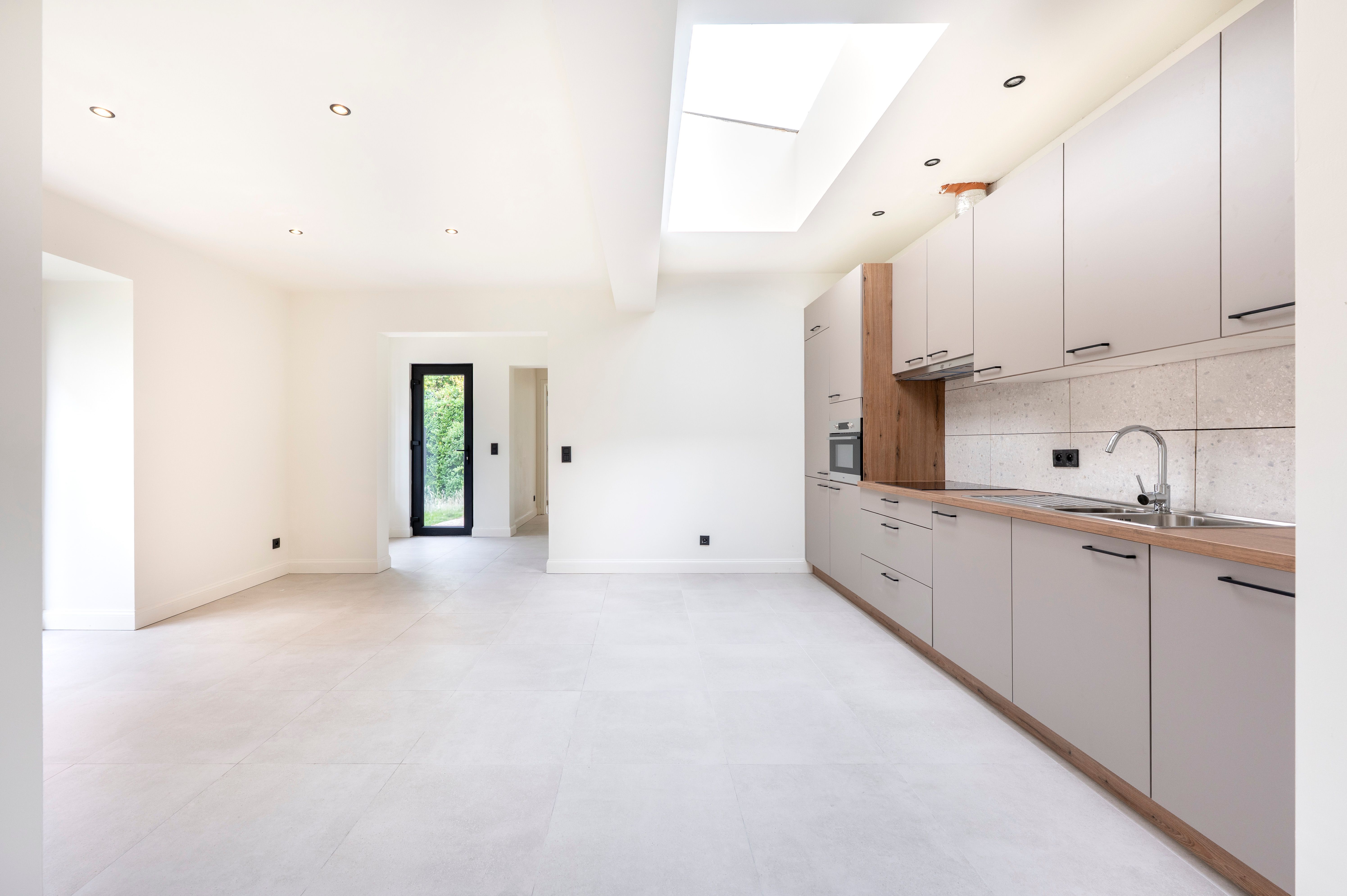 Volledig gerenoveerde gezinswoning met tuin en 3 slaapkamers in Ekeren te huur! foto 8