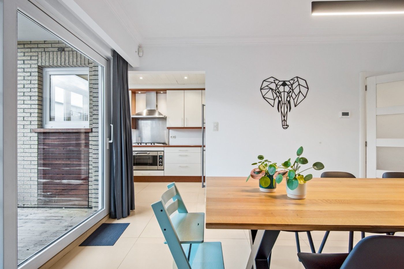 Ruime bel-etagewoning met 3 slpk, terras, tuin en inpandige garage foto 8