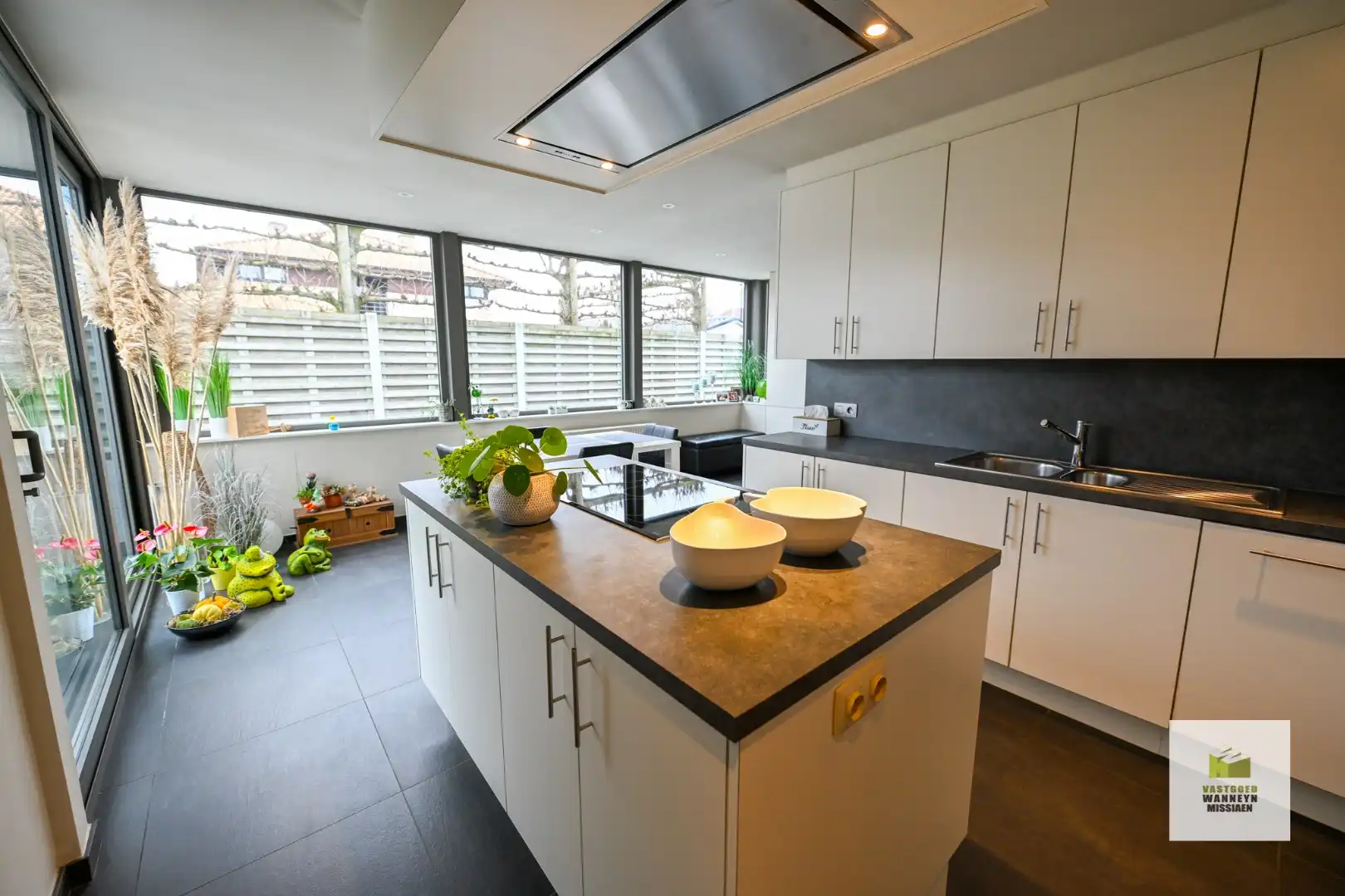 Rustig gelegen halfopen bebouwing, 594 m² opp met 3 slaapkamers foto 9