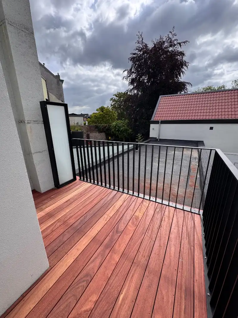 --- NIEUW --- Prachtig gerenoveerd appartement met zicht op het water in Gent. foto 3