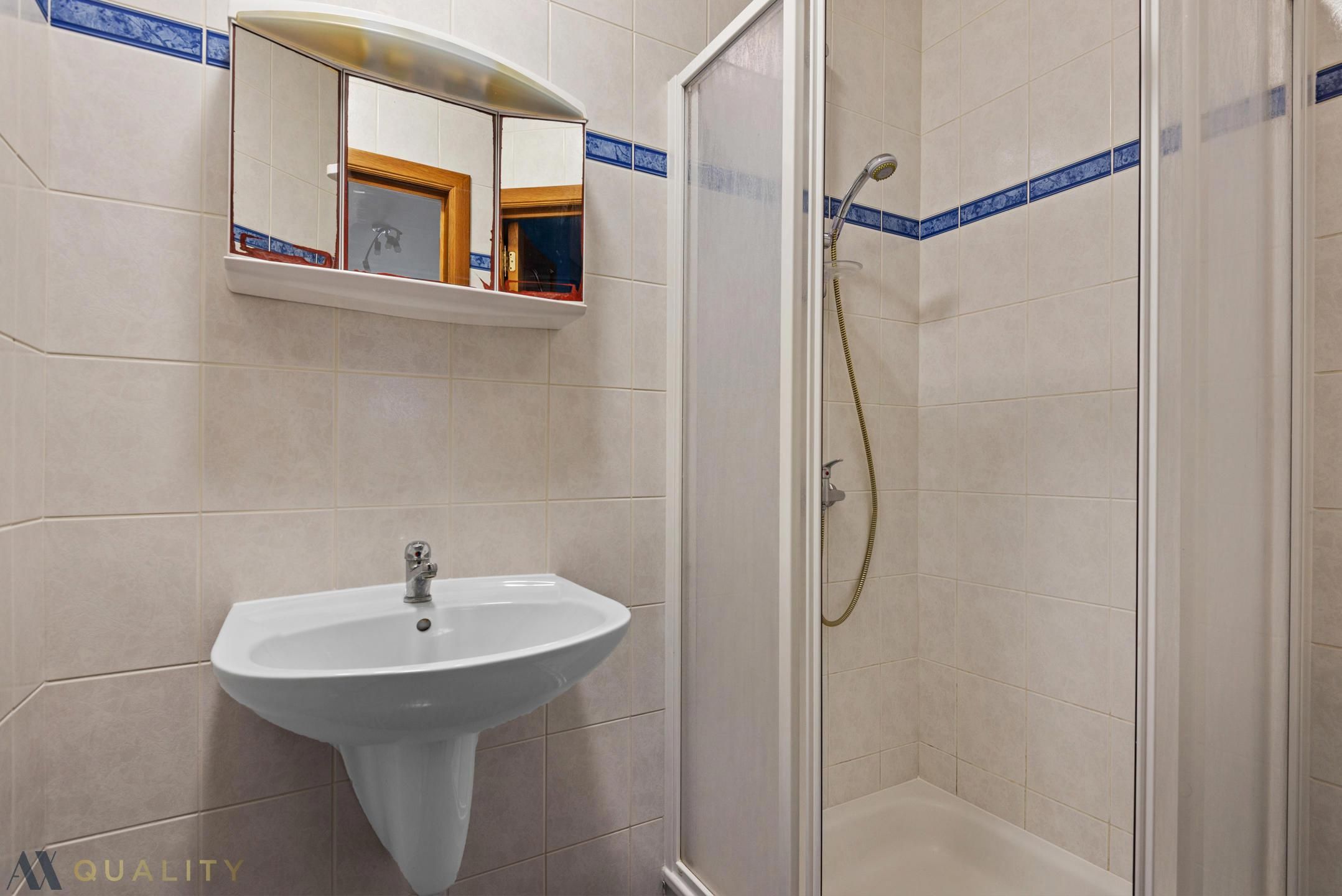 Nabij het station van D'monde gel., gelijkvl. 3 slpk-app. met 2 badk. en gar.  foto 7