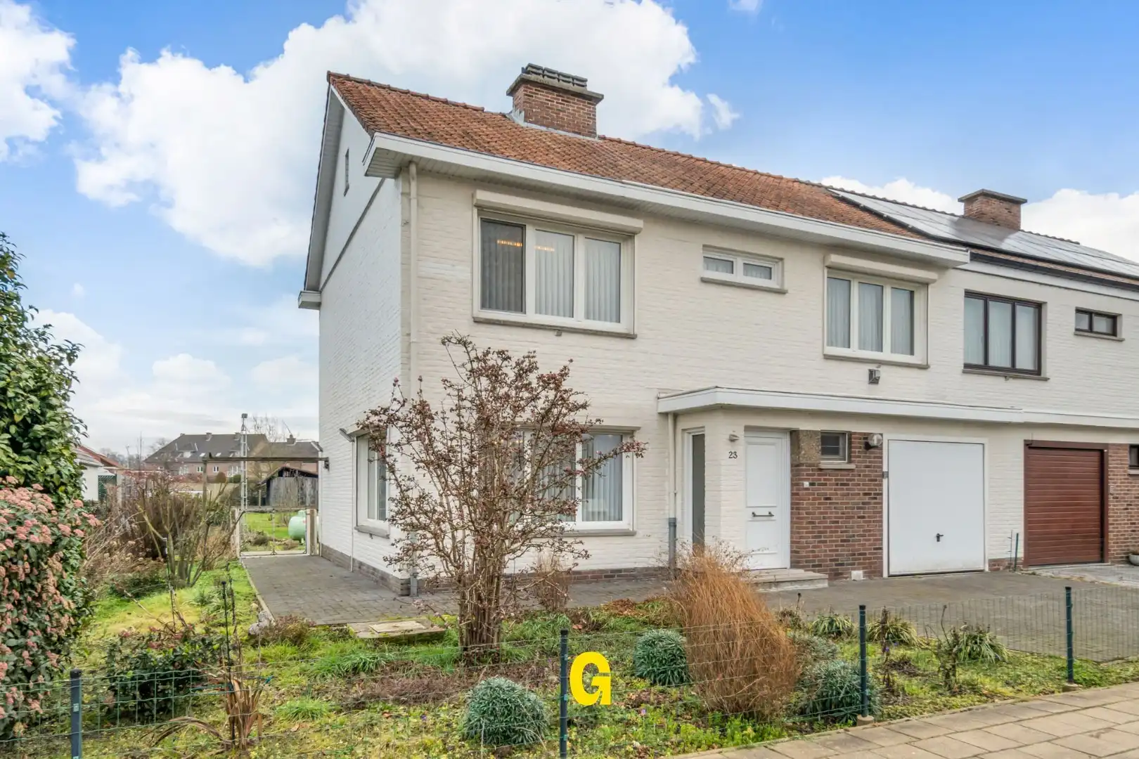 Te renoveren halfopen woning op 8a 85ca, in een rustige, gunstig gelegen woonwijk te Diepenbeek foto 2