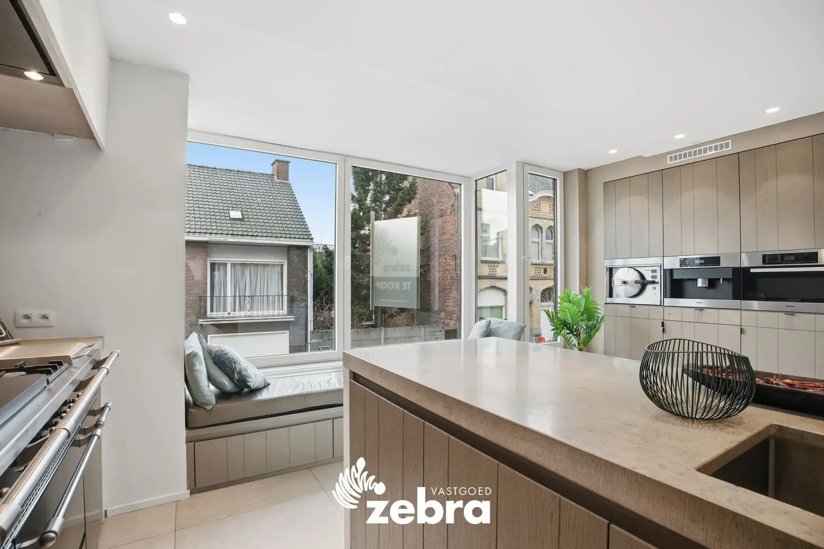 Commercieel handelspand met stijlvolle woonst in centrum Roeselare! foto 13