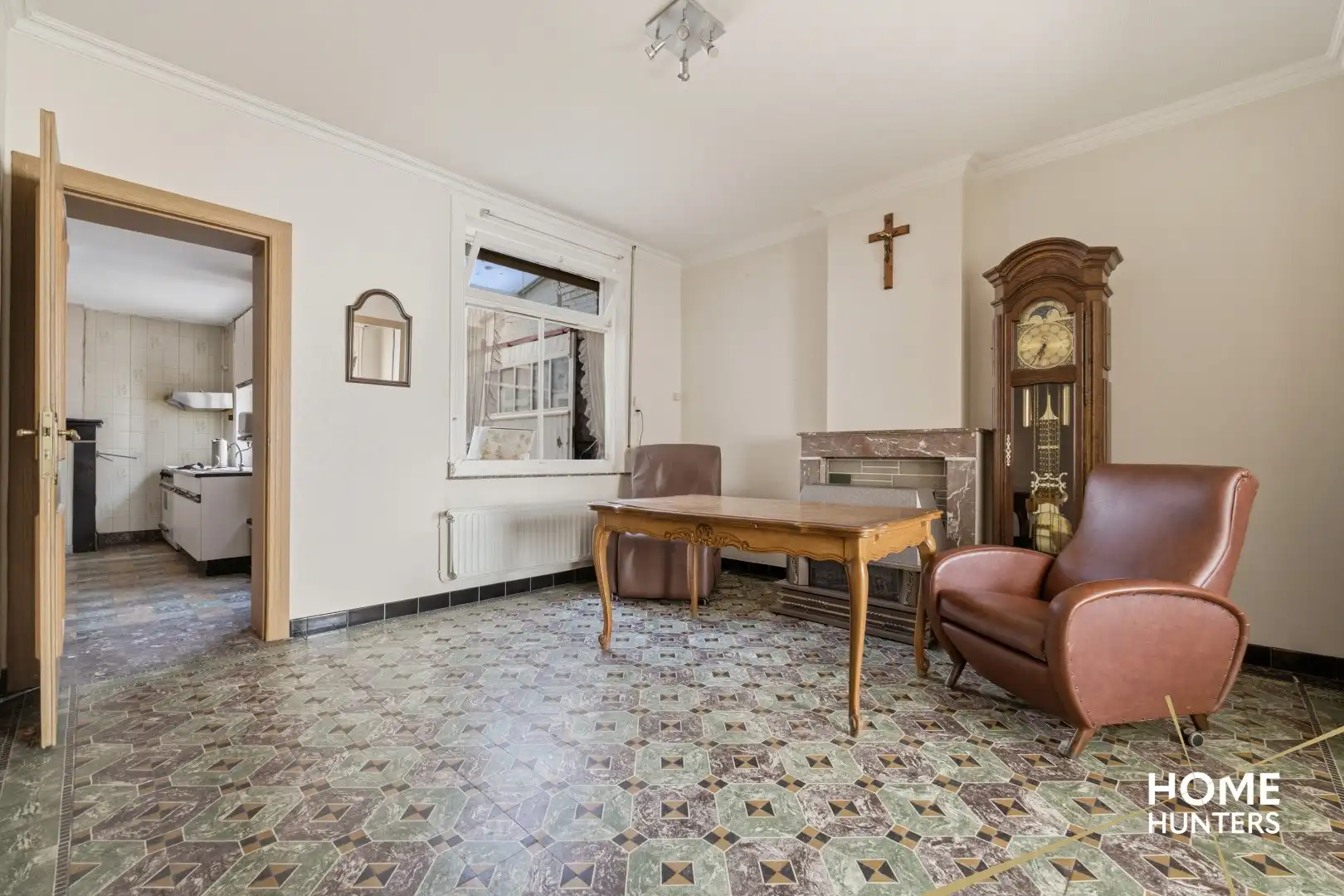 Veelzijdige eigendom met te renoveren woning en twee ruime loodsen in Langemark foto 5