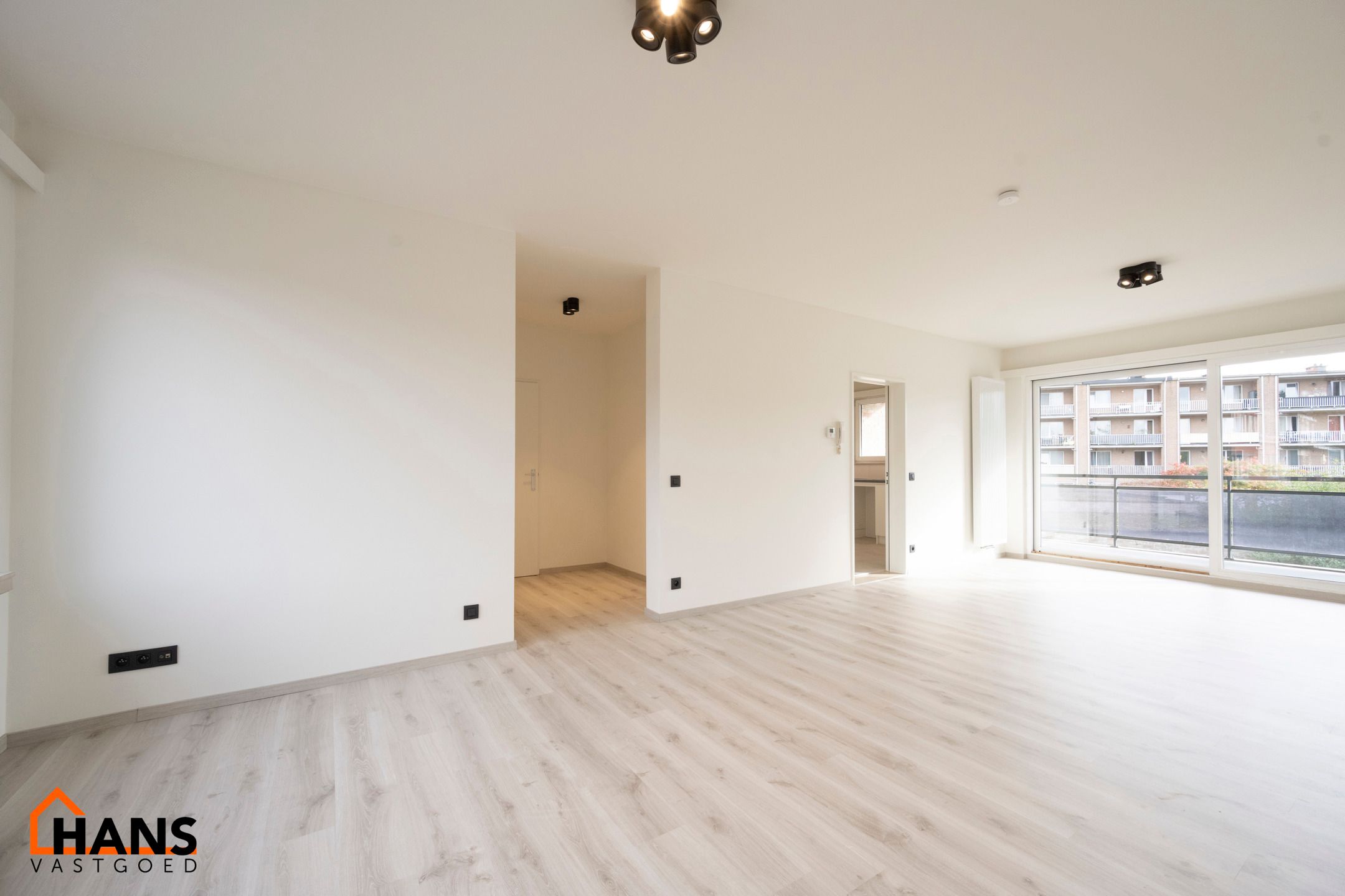 Gerenoveerd appartement met garagebox. foto 3
