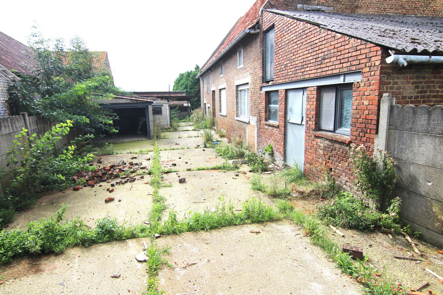 Te renoveren hoeve / projectgrond voor max 2 woningen foto 2