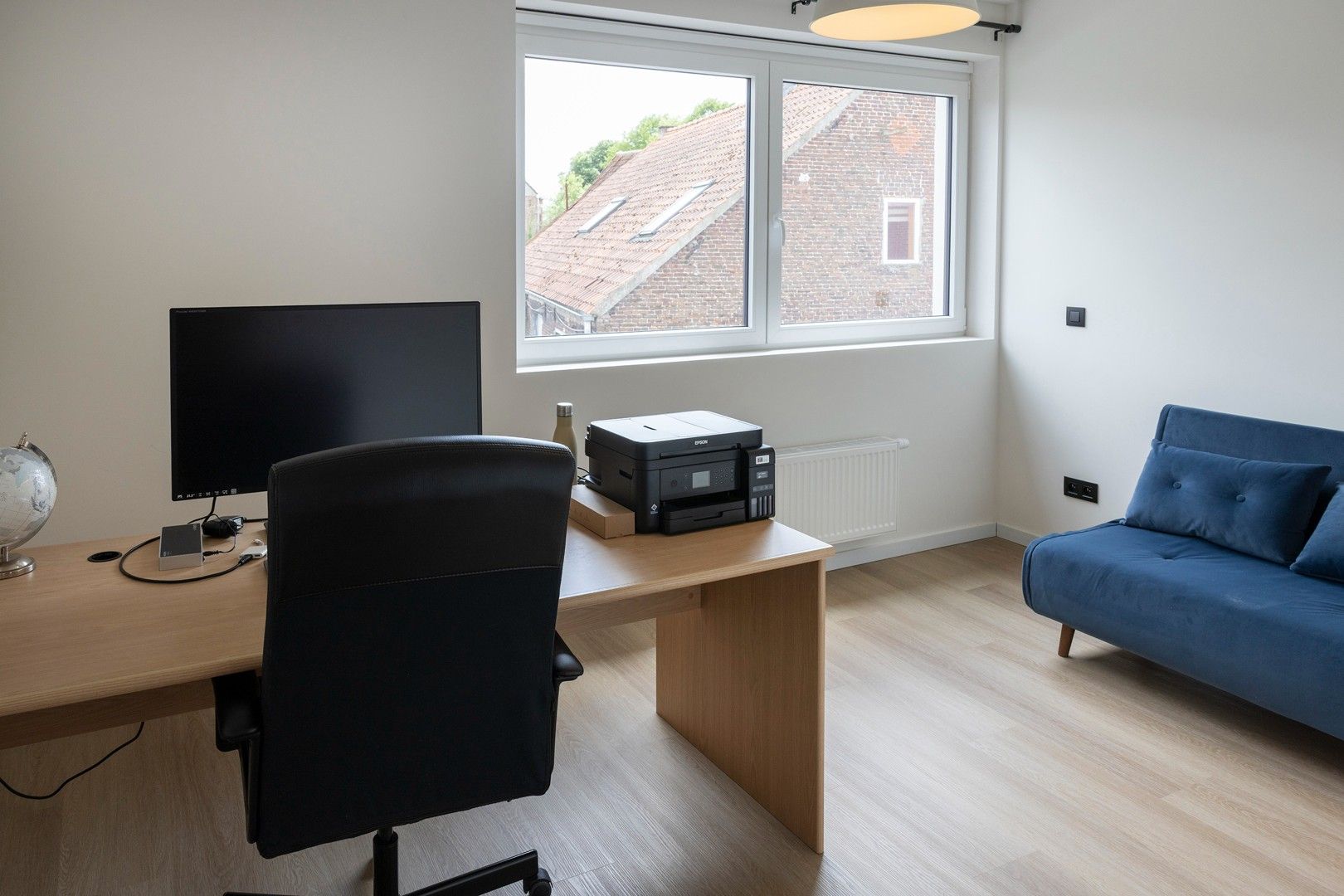 Zeer recente woning met 4 slaapkamers, tuin en garage. foto 9