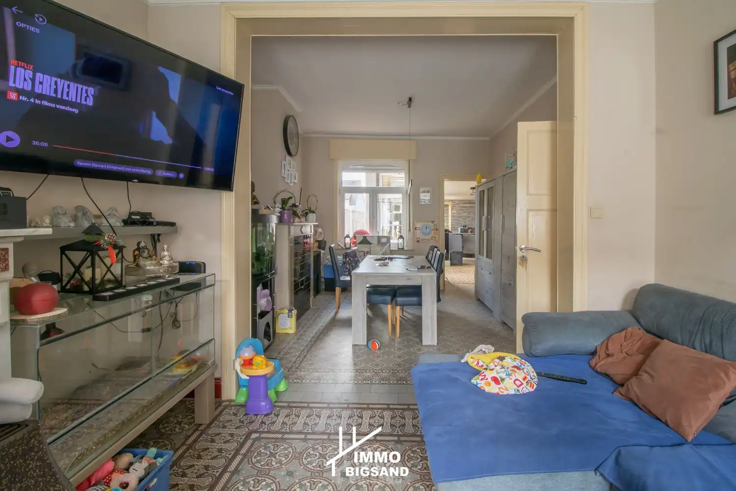 Halfopen woning met 4 slaapkamers, zijwaartse diepe oprit met garage en ruime tuin op 385 m² te Gullegem foto 5
