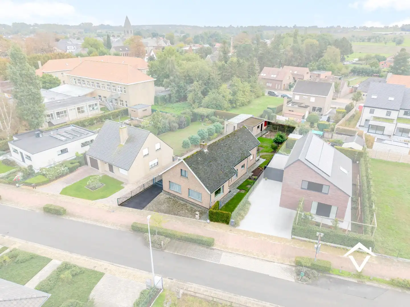 Alleenstaande woning met zuidgerichte tuin, garage en 4 slaapkamers te Ichtegem foto 2