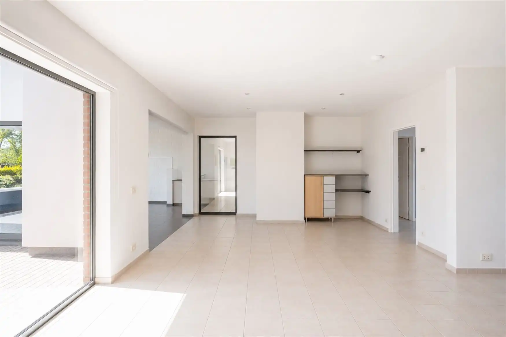 Ruime woning met zuidgerichte tuin en open zicht. foto 7