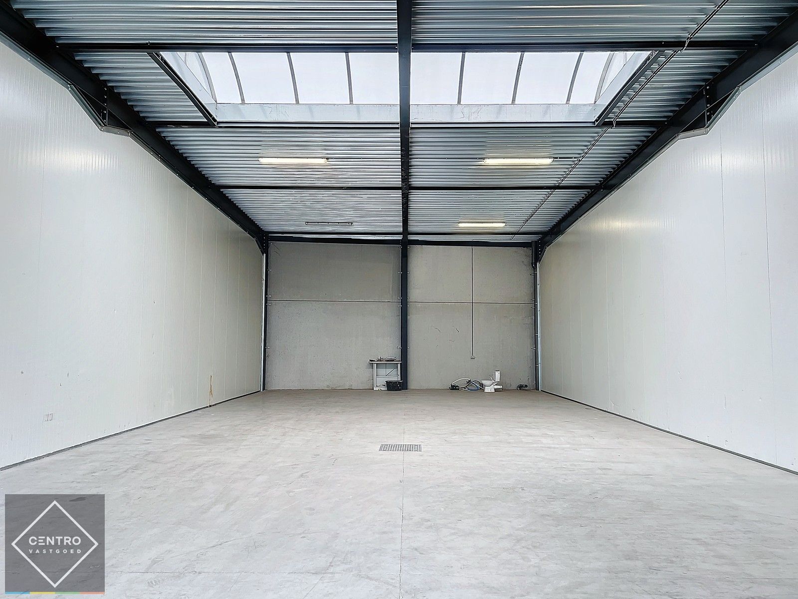 Instapklare loods van 257m² (met 2 parkings) TE HUUR op KMO-site zonder gemeenschappelijke kosten ! foto 7