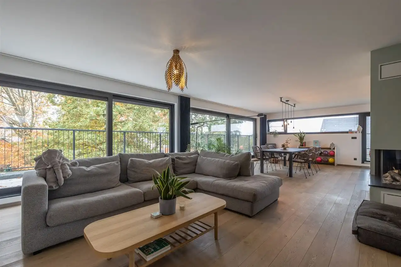 Penthouse met 3 slpk., riant terras, autostaanplaats en kelderberging foto {{pictureIndex}}