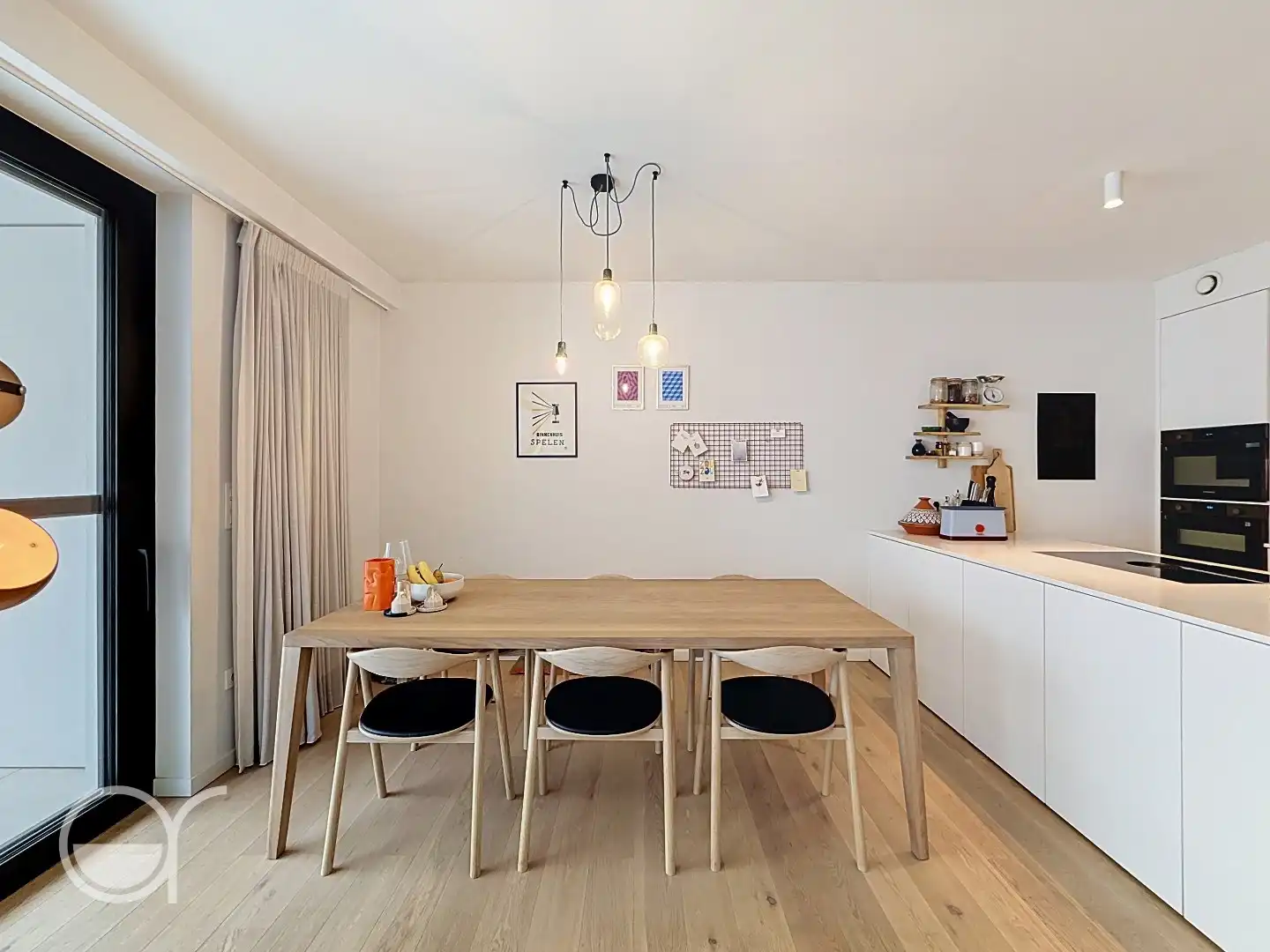 Modern 2-slaapkamerappartement met staanplaats op uitstekende locatie foto 4