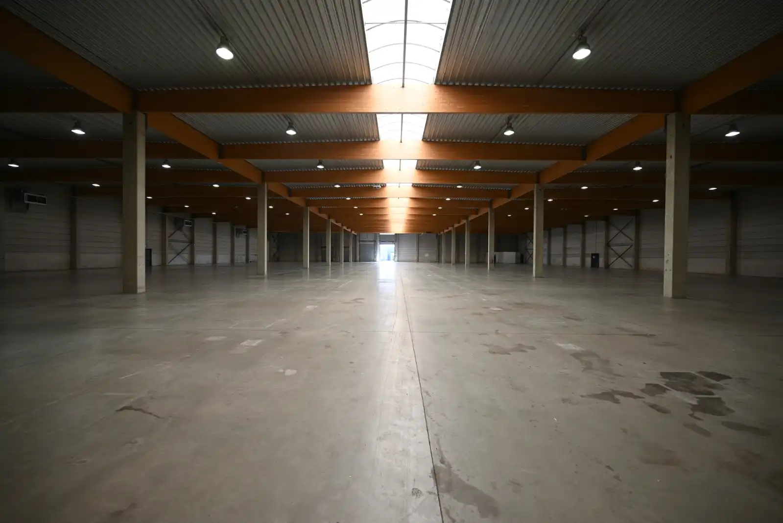 Magazijn van 6.000 m² op een terrein van 10.137 m² foto 11
