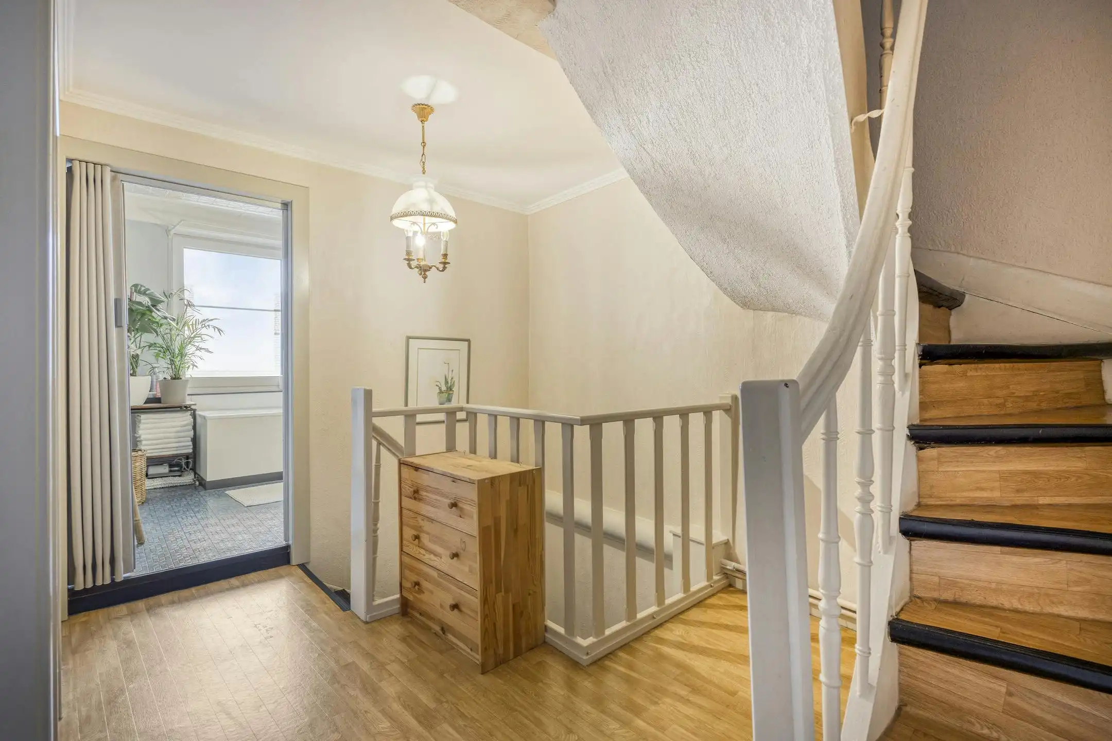 Uniek handelshuis met ruime garage in het hartje Borgloon foto 12