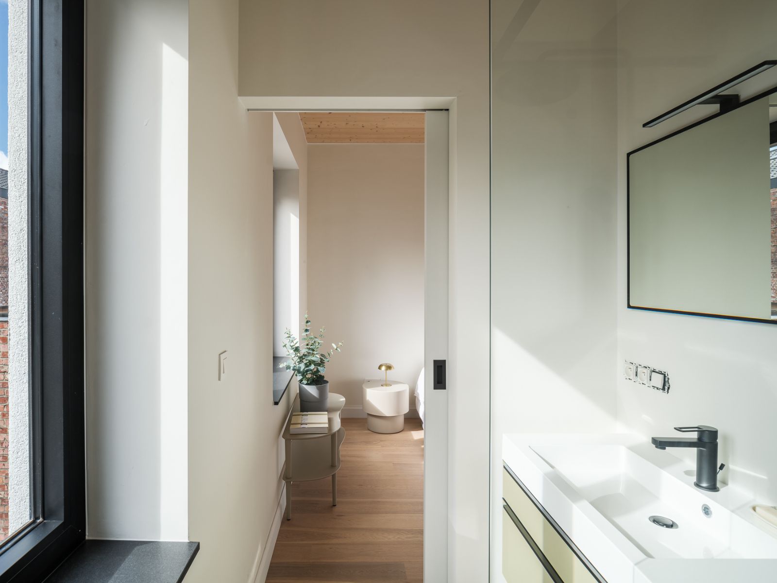 Lichtrijk gerenoveerde duplex vlakbij Gent centrum foto 13