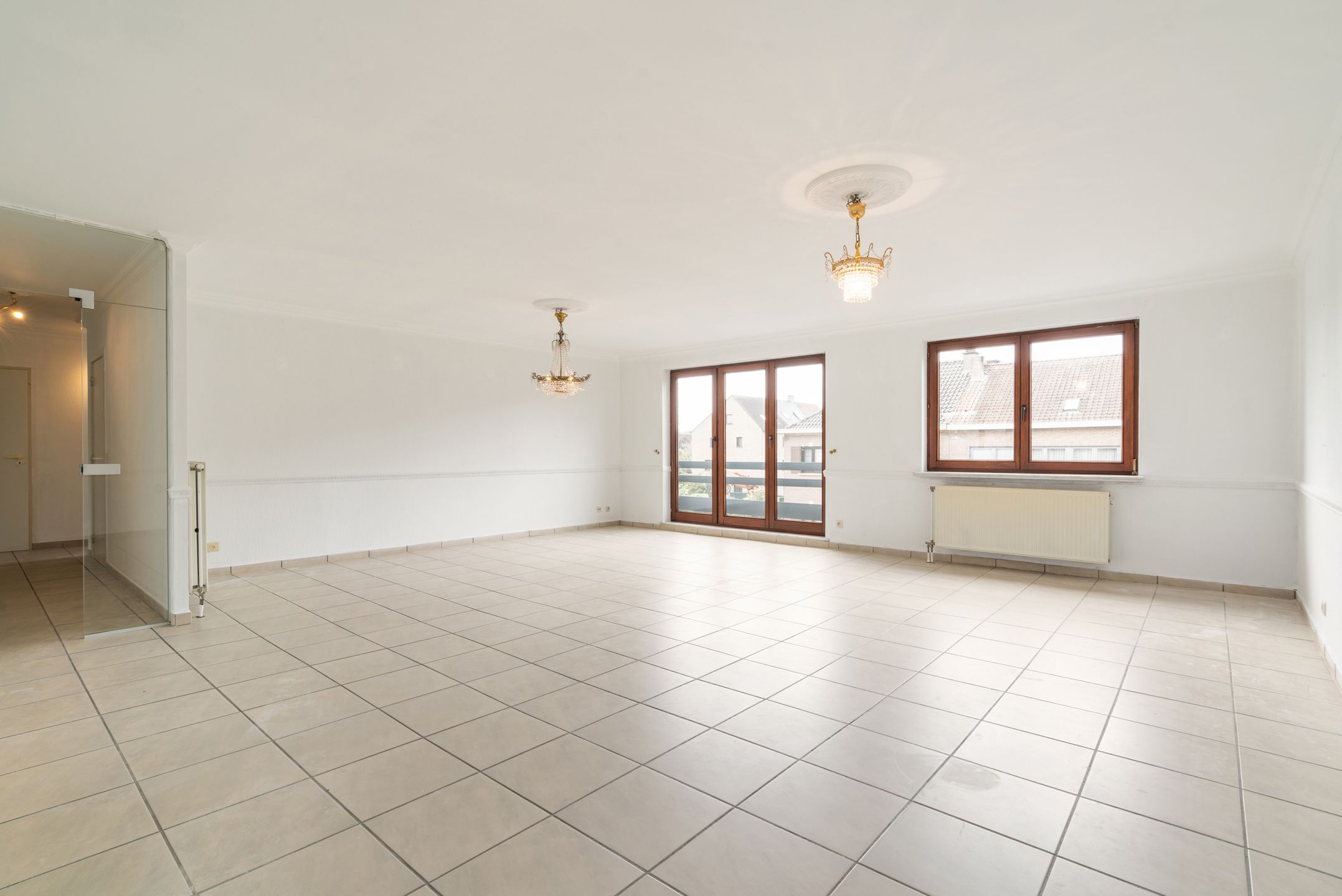 Ruim appartement met 2 slaapkamers en grote zolder van 75m² foto {{pictureIndex}}
